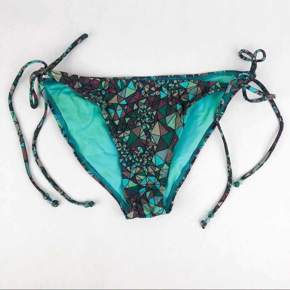 Insight | Bikini Bottom - Picture 2 of 8